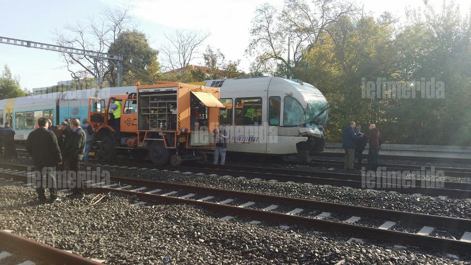 Σύγκρουση εμπορικής αμαξοστοιχίας με συρμό του προαστιακού στο Ρουφ [εικόνες] | iefimerida.gr 5