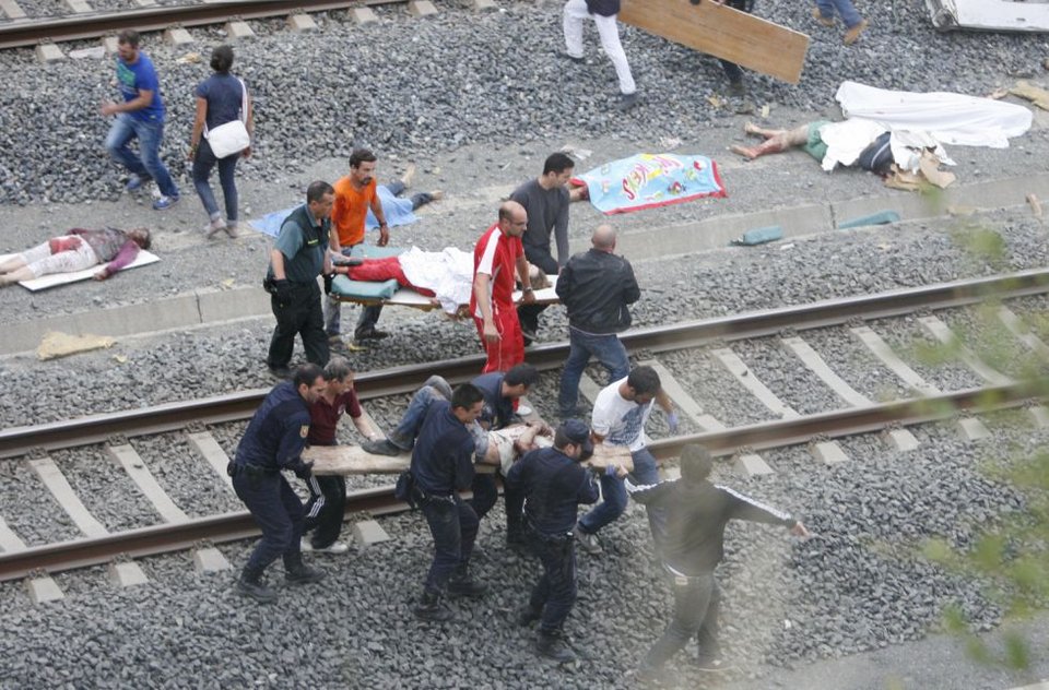 Τραγωδία στην Ισπανία: Δεκάδες νεκροί από εκτροχιασμό τρένου [εικόνες] | iefimerida.gr 2