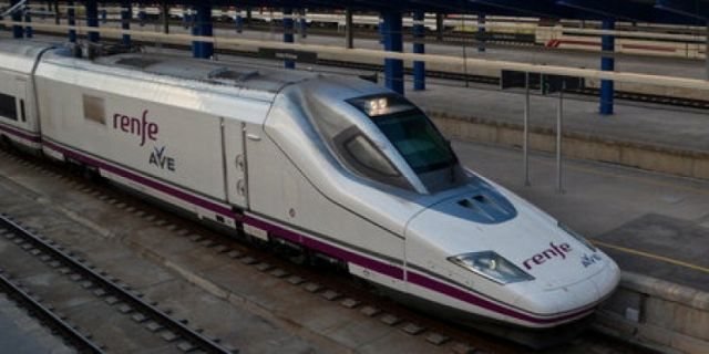 Αυτό είναι το σούπερ τρένο που θα πηγαίνει σε 6 ώρες από Παρίσι σε Βαρκελώνη [εικόνες] | iefimerida.gr 0