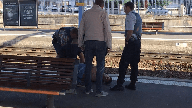 Τρόμος στο τρένο Αμστερνταμ-Παρίσι: Γάζωσε με καλάσνικοφ τους επιβάτες - Τρεις τραυματίες [εικόνες & βίντεο] | iefimerida.gr 2