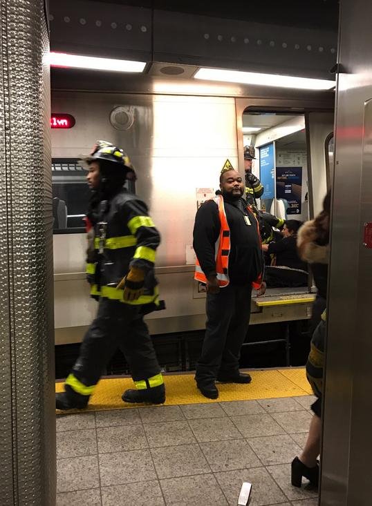 Εκτροχιασμός τρένου στο Μπρούκλιν -Τουλάχιστον 103 τραυματίες [εικόνες & βίντεο] | iefimerida.gr 0