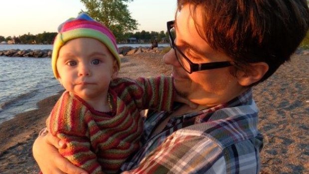 Καναδός τρανσέξουαλ γέννησε δύο παιδιά και τα θήλασε [εικόνες] | iefimerida.gr 2