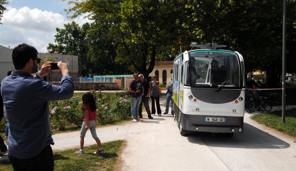 Το «λεωφορείο χωρίς οδηγό» έκανε την πρώτη του διαδρομή στα Τρίκαλα [εικόνες] | iefimerida.gr 1