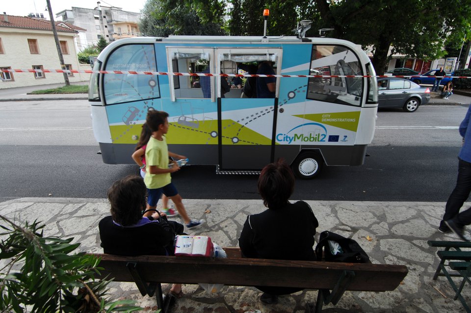 Το «λεωφορείο χωρίς οδηγό» έκανε την πρώτη του διαδρομή στα Τρίκαλα [εικόνες] | iefimerida.gr 0