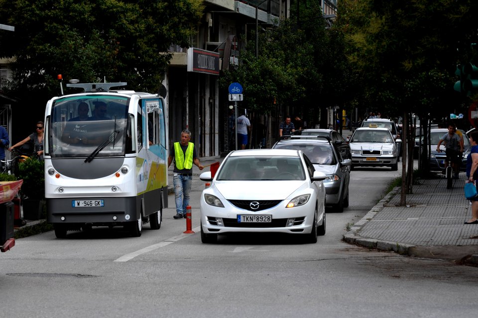 Το «λεωφορείο χωρίς οδηγό» έκανε την πρώτη του διαδρομή στα Τρίκαλα [εικόνες] | iefimerida.gr 2