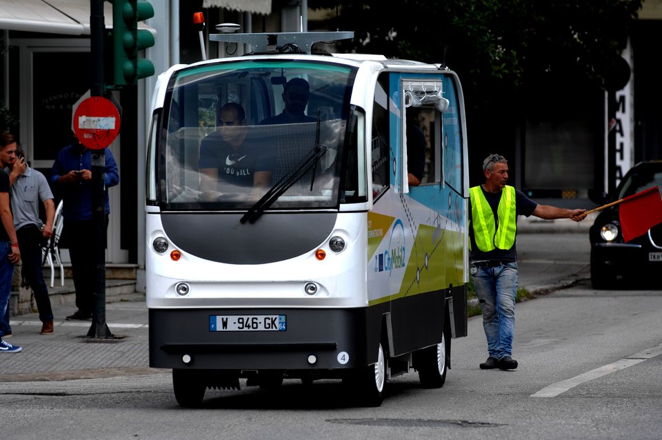 Το «λεωφορείο χωρίς οδηγό» έκανε την πρώτη του διαδρομή στα Τρίκαλα [εικόνες] | iefimerida.gr 3