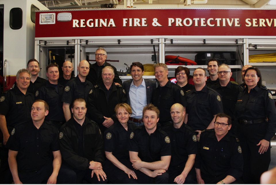 Viral: Ο Τζάστιν Τριντό ντύθηκε πυροσβέστης και... αποθεώθηκε στα social media [εικόνες] | iefimerida.gr 5