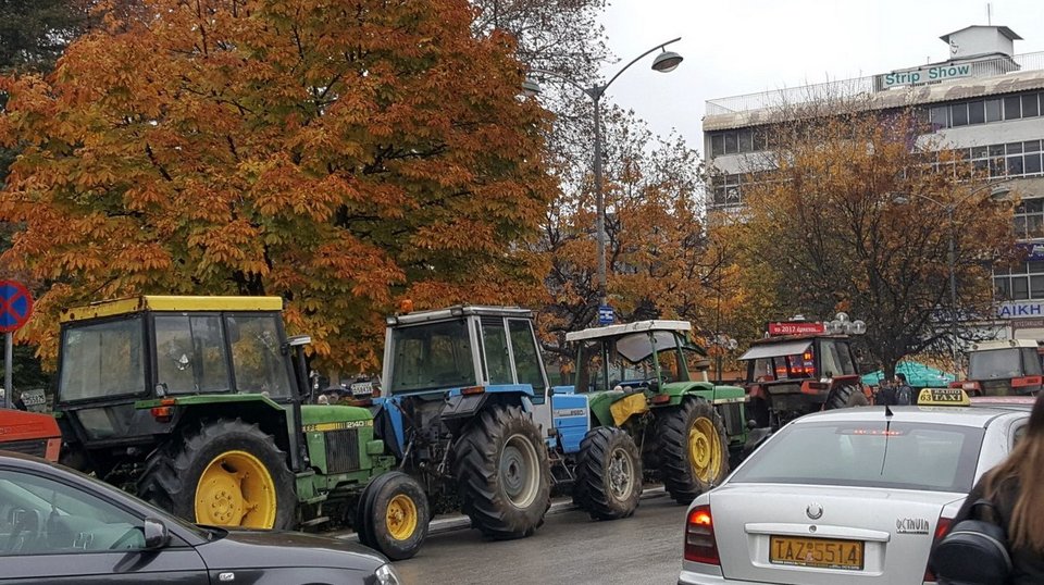 Στους δρόμους ο Θεσσαλικός κάμπος -Διαμαρτυρία αγροτών σε Φάρσαλα, Καρδίτσα και Τρίκαλα [εικόνες & βίντεο] | iefimerida.gr 4
