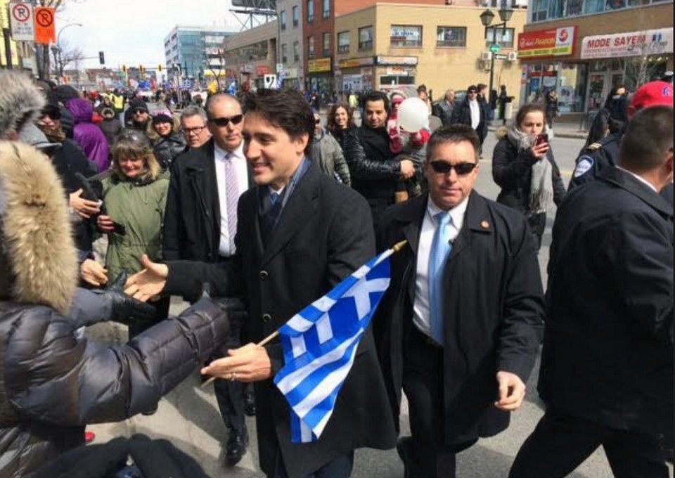 Ο πρωθυπουργός του Καναδά με την ελληνική σημαία: Zito Hellas [εικόνα] | iefimerida.gr 2