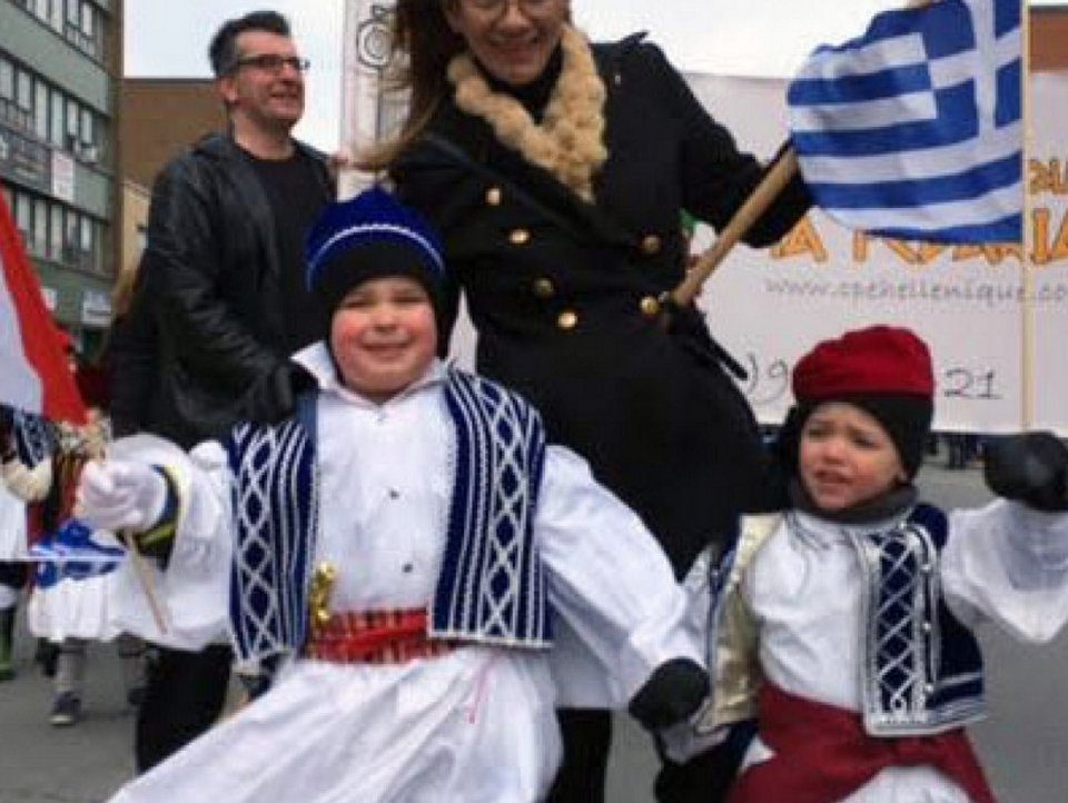 Ο πρωθυπουργός του Καναδά με την ελληνική σημαία: Zito Hellas [εικόνα] | iefimerida.gr 5