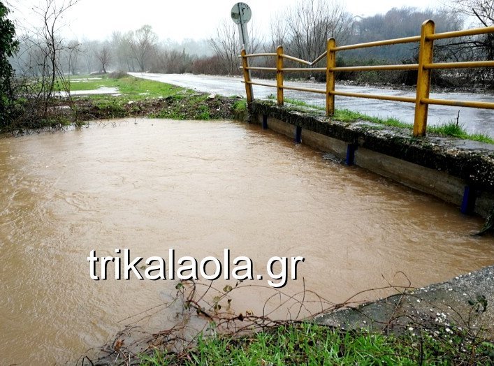 Σε επιφυλακή στα Τρίκαλα: Υπερχείλισαν ποτάμια, πλημμύρισαν στρέμματα [εικόνες & βίντεο] | iefimerida.gr 1