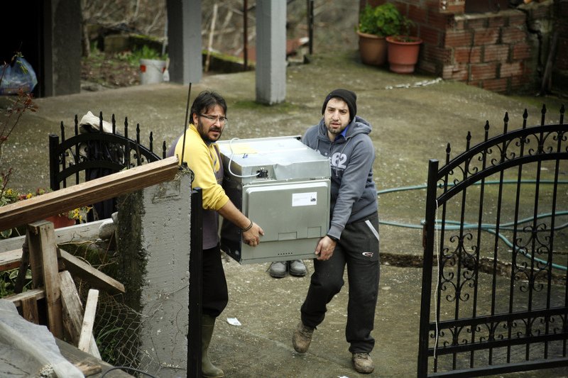 Δύσκολη νύχτα στα Τρίκαλα -Τεράστιες καταστροφές από την κακοκαιρία, ξεσπιτώθηκαν από κατολισθήσεις [εικόνες] | iefimerida.gr 0