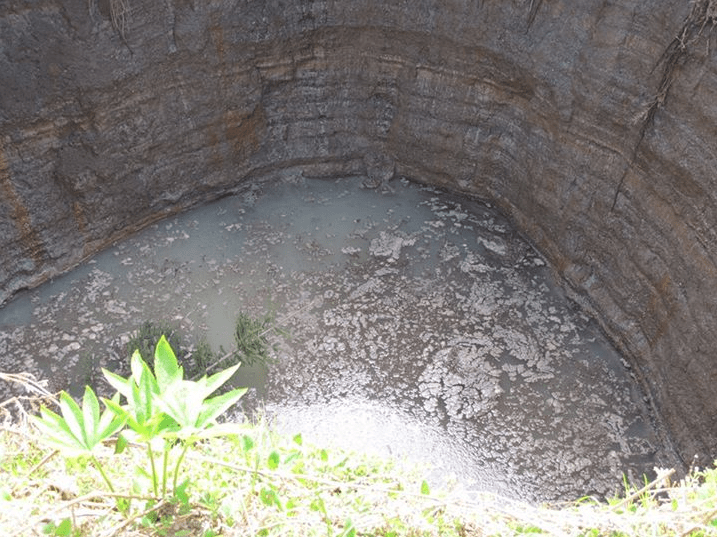 Η κατολίσθηση προκάλεσε... κρατήρα στα Τρίκαλα -Ενα εντυπωσιακό φαινόμενο [εικόνες] | iefimerida.gr 0