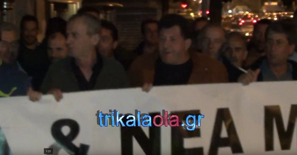 Τρίκαλα: Ντου αγροτών σε εκδήλωση του ΣΥΡΙΖΑ - «Πουλημένοι» φώναζαν  [εικόνες&βίντεο] | iefimerida.gr 2