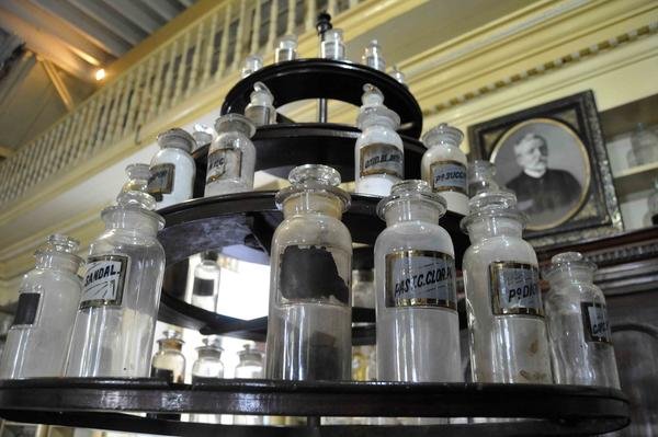 Στην Κούβα ένα φαρμακείο-μουσείο του 1882 -Με ράφια σκαλισμένα στο χέρι [εικόνες] | iefimerida.gr 3