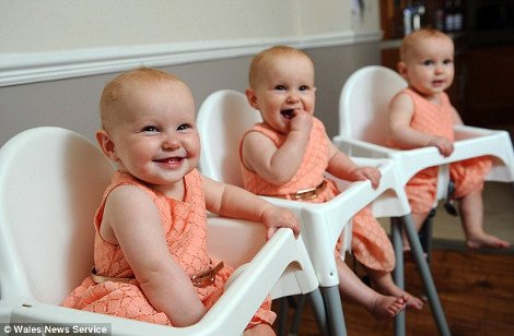 Γονείς πανομοιότυπων τρίδυμων κοριτσιών τους βάφουν τα νύχια για να τις ξεχωρίζουν -Μία λύση που έχει αποτέλεσμα [εικόνες] | iefimerida.gr 4