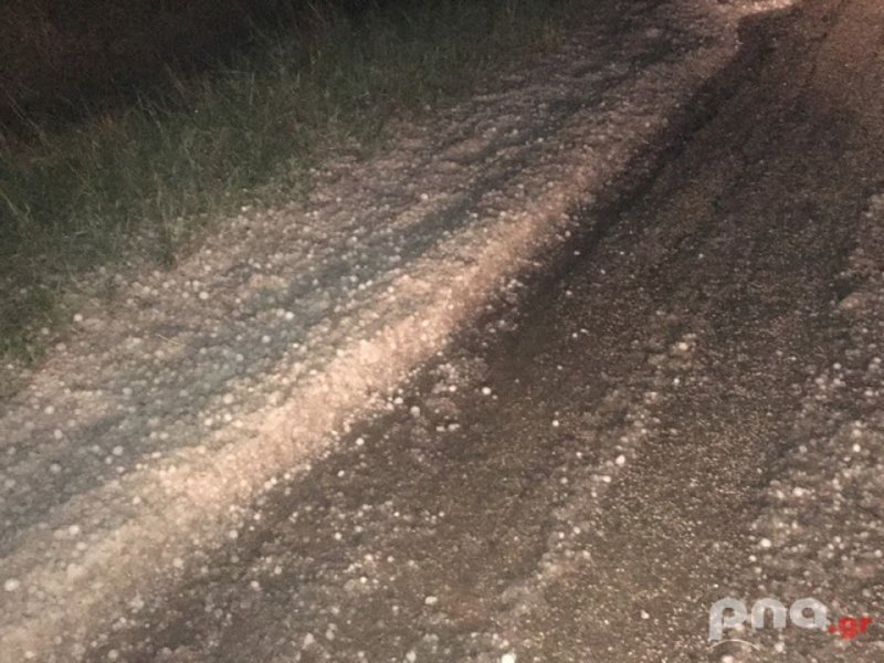 Στα λευκά η Αρκαδία, το «έστρωσε» με χαλάζι -Μεγάλες ζημιές, αυτοκίνητο έπεσε σε γκρεμό [εικόνες & βίντεο] | iefimerida.gr 1