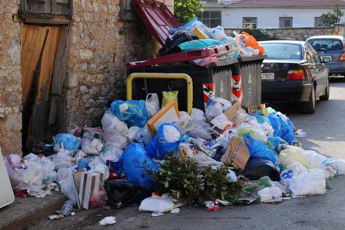 Κατεπείγουσα εισαγγελική έρευνα για τα σκουπίδια που πνίγουν την Τρίπολη - Κίνδυνος για τη δημόσια υγεία | iefimerida.gr 1