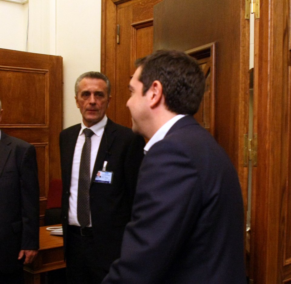 Γκρίζαραν τα μαλλιά του Τσίπρα σε 3 μήνες [εικόνες] | iefimerida.gr 10