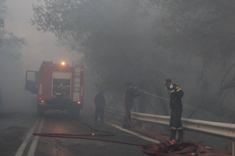 Νέες αναζωπυρώσεις στο Καπανδρίτι -Δάση, σπίτια και ΙΧ έγιναν στάχτη [εικόνες] | iefimerida.gr 5