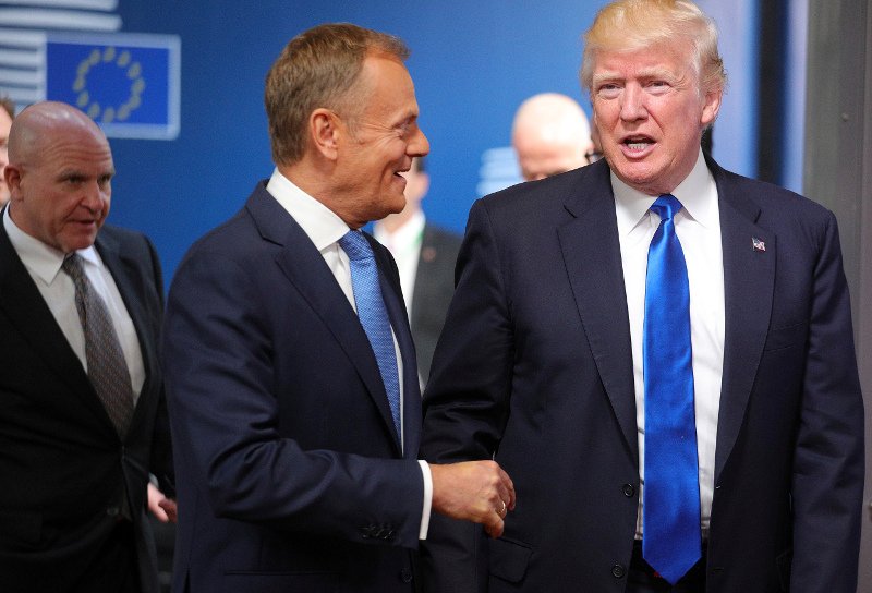 Στις Βρυξέλλες ο Τραμπ -Τον υποδέχθηκαν Τουσκ και Γιούνκερ [εικόνες] | iefimerida.gr 2