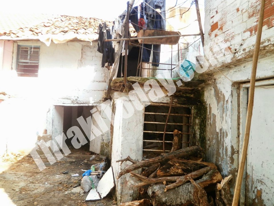 Οικογένεια στη Ξάνθη ζει σε τρώγλη, κάτω από το όριο της φτώχειας και πληρώνει ΕΝΦΙΑ [εικόνες] | iefimerida.gr 2