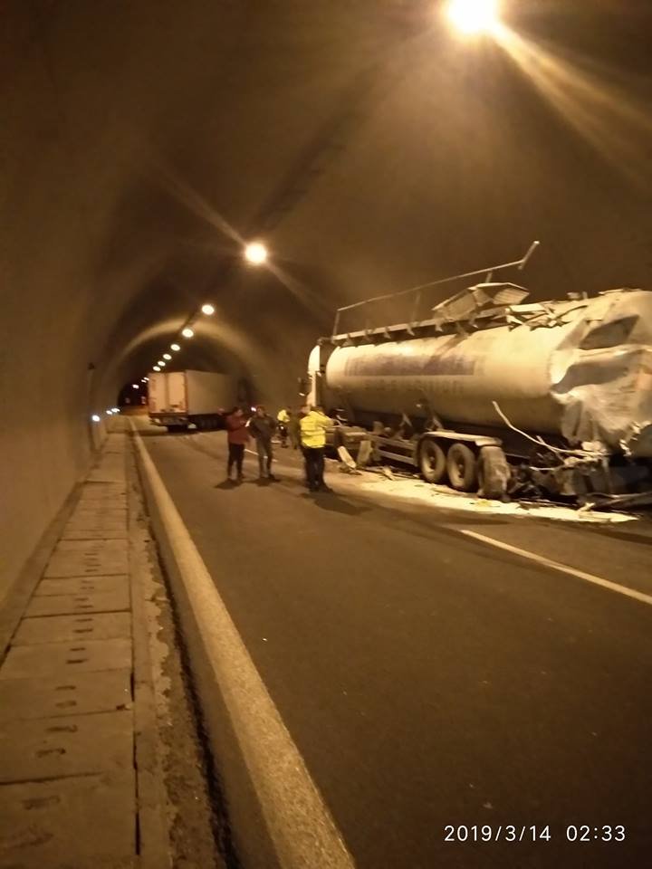 Τροχαίο ατύχημα με νταλίκα και μπετονιέρα σε τούνελ της Εγνατίας Οδού -Εκλεισε ο δρόμος [εικόνα] | iefimerida.gr 0