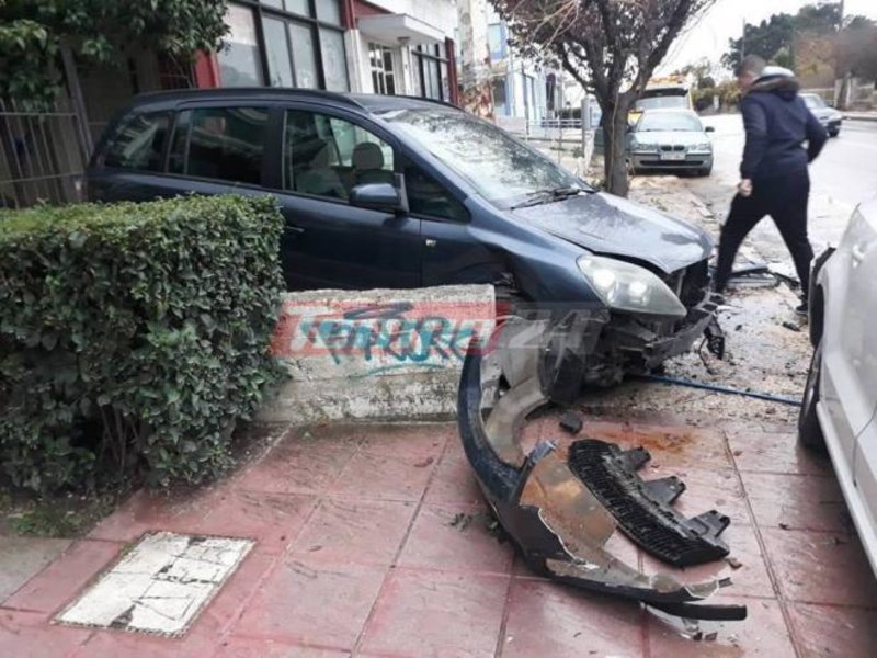 Ενα από τα οχήματα που υπέστησαν φθορές / Φωτογραφία: Tempo24