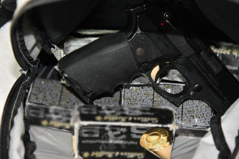 Τι βρήκε η αντιτρομοκρατική στις γιάφκες του 29χρονου: Πιστόλια, εκρηκτικά, έτοιμους φακέλους [εικόνες]  | iefimerida.gr 5