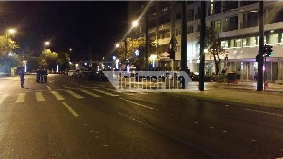 Τρομοκρατικό χτύπημα στα γραφεία του ΣΕΒ στο Σύνταγμα [εικόνες] | iefimerida.gr 9