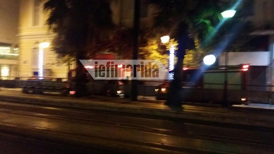 Τρομοκρατικό χτύπημα στα γραφεία του ΣΕΒ στο Σύνταγμα [εικόνες] | iefimerida.gr 10