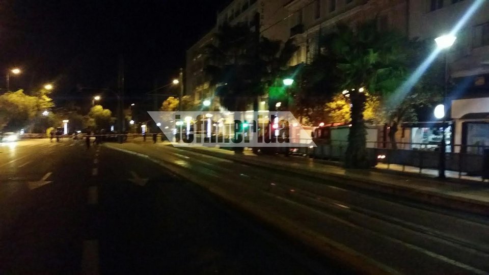 Τρομοκρατικό χτύπημα στα γραφεία του ΣΕΒ στο Σύνταγμα [εικόνες] | iefimerida.gr 11