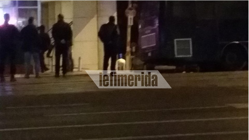 Τρομοκρατικό χτύπημα στα γραφεία του ΣΕΒ στο Σύνταγμα [εικόνες] | iefimerida.gr 13