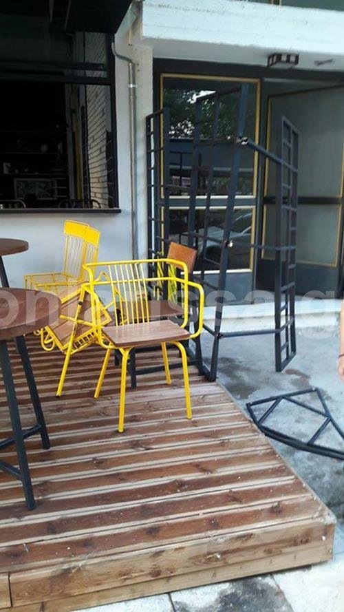Φάρσαλα: Αγροτικό τράκαρε με τζιπ και κατέληξε σε... καφετέρια [εικόνες] | iefimerida.gr 1