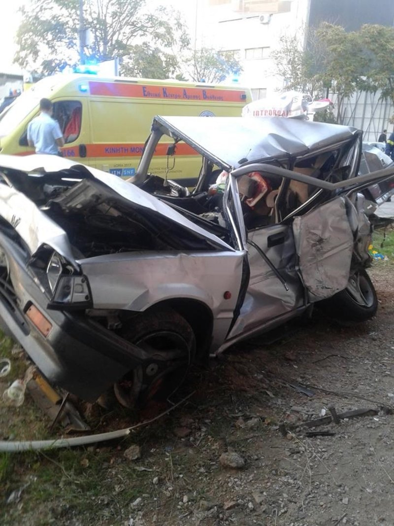 Σοβαρό τροχαίο στον Κηφισό με νταλίκα και ΙΧ -Εξι τραυματίες [εικόνες] | iefimerida.gr 2