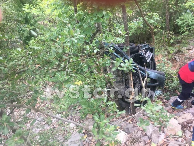 Ευρυτανία: Από θαύμα γλίτωσε ζευγάρι -Το όχημά τους έπεσε σε γκρεμό 120 μέτρων [εικόνες] | iefimerida.gr 1