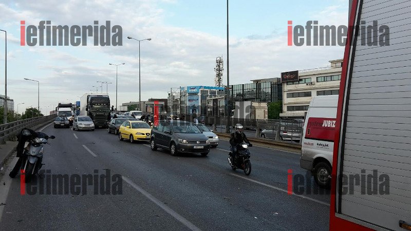 Κυκλοφοριακό κομφούζιο στην Εθνική Αθηνών-Λαμίας λόγω τροχαίου [εικόνες] | iefimerida.gr 3