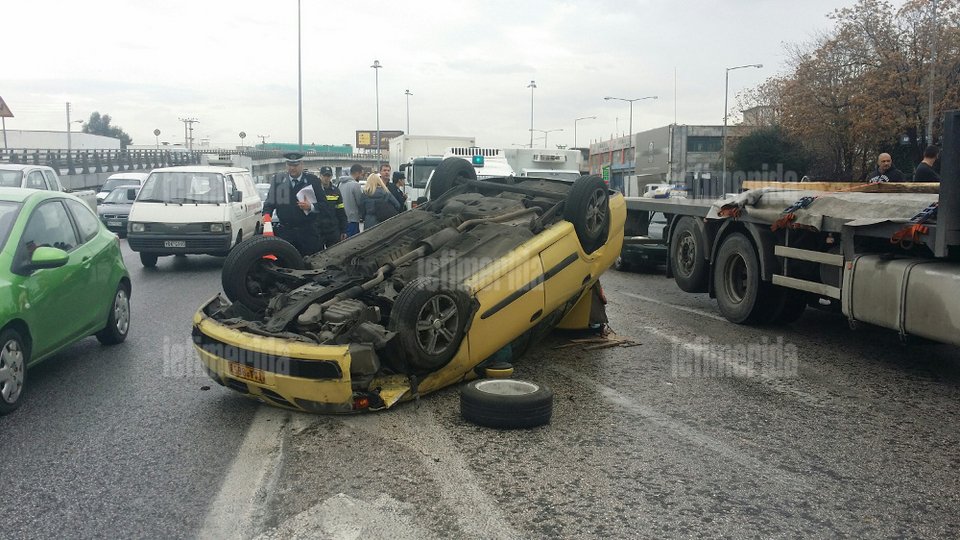 Ταξί αναποδογύρισε στον Κηφισό -Mία γυναίκα τραυματίας [εικόνες] | iefimerida.gr 0