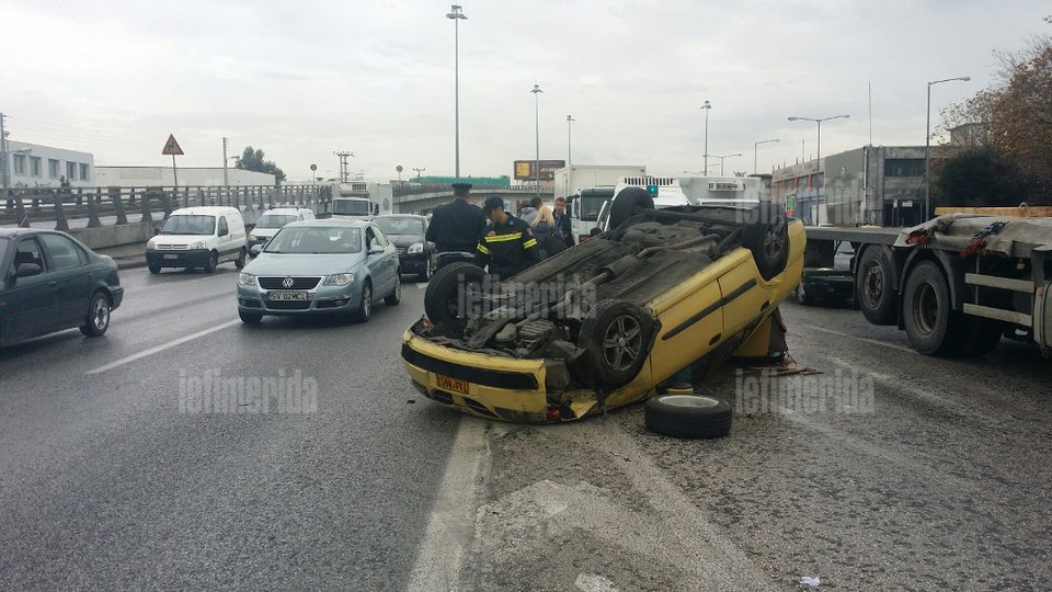Ταξί αναποδογύρισε στον Κηφισό -Mία γυναίκα τραυματίας [εικόνες] | iefimerida.gr 1