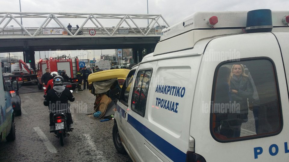 Ταξί αναποδογύρισε στον Κηφισό -Mία γυναίκα τραυματίας [εικόνες] | iefimerida.gr 3