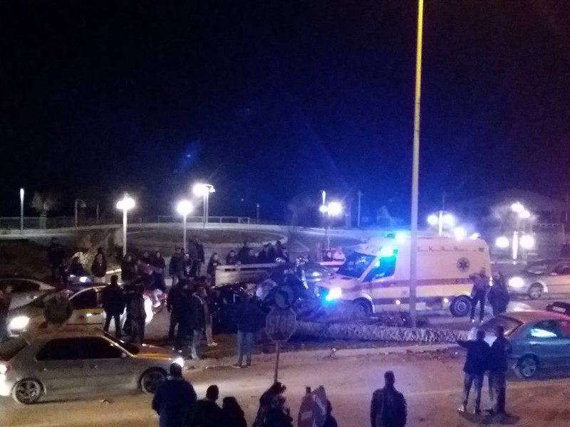 Σοβαρό τροχαίο στο Ηράκλειο: ΙΧ έπεσε σε φοίνικες και τους ξερίζωσε [εικόνες] | iefimerida.gr 1