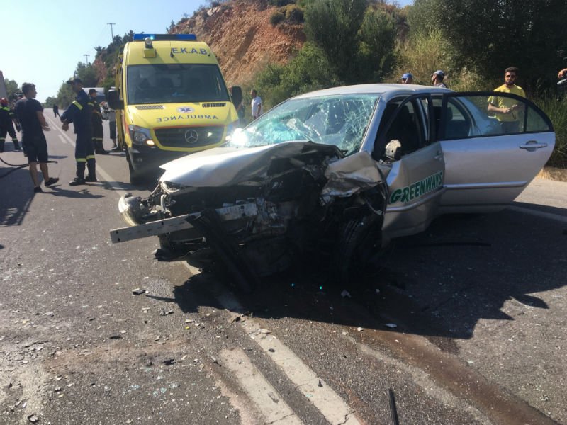 Σοβαρό τροχαίο στην Κρήτη -5 άτομα οδηγήθηκαν στο νοσοκομείο [εικόνες & βίντεο] | iefimerida.gr 1