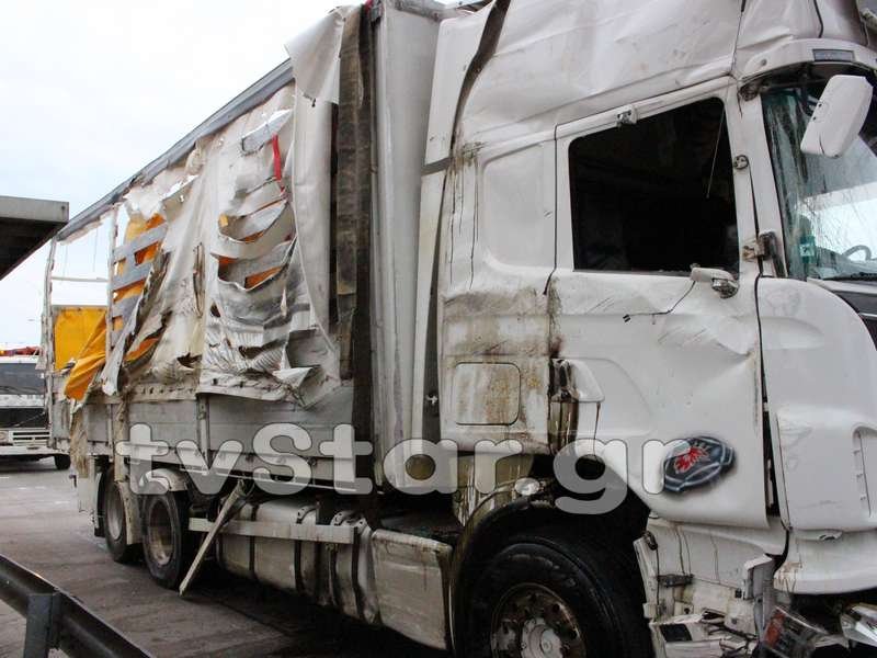 Κλειστή η εθνική Αθηνών-Λαμίας για 7 ώρες -Ανατράπηκε νταλίκα [εικόνες & βίντεο] | iefimerida.gr 1