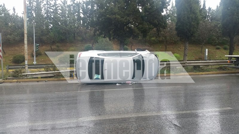 Τούμπαρε αμάξι στην Κατεχάκη -Λόγω ολισθηρότητας [εικόνες] | iefimerida.gr 0