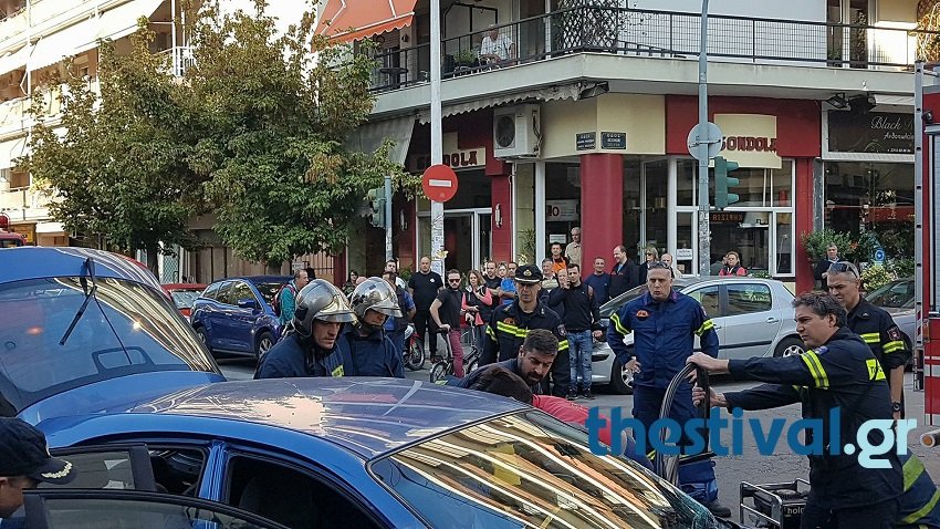 Σύγκρουση αυτοκινήτου με λεωφορείο στη Θεσσαλονίκη -Τρεις τραυματίες [εικόνες]  | iefimerida.gr 2