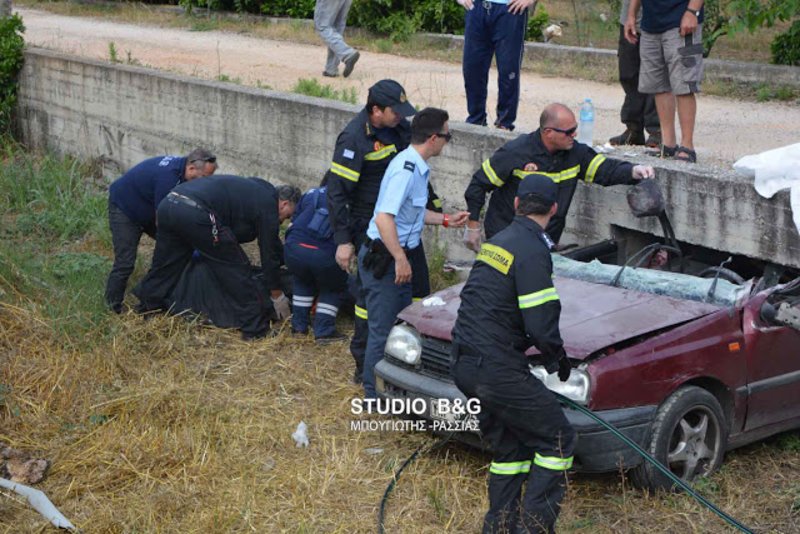 Θανατηφόρο τροχαίο-σοκ στο Ναύπλιο -Αυτοκίνητο σφήνωσε σε τσιμεντένιο γεφυράκι [εικόνες] | iefimerida.gr 2