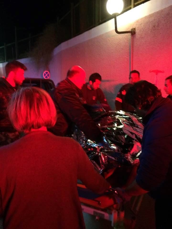 Τραυματίστηκε σε τροχαίο και τον πήγαν στο νοσοκομείο πάνω σε καρότσα αγροτικού | iefimerida.gr 1