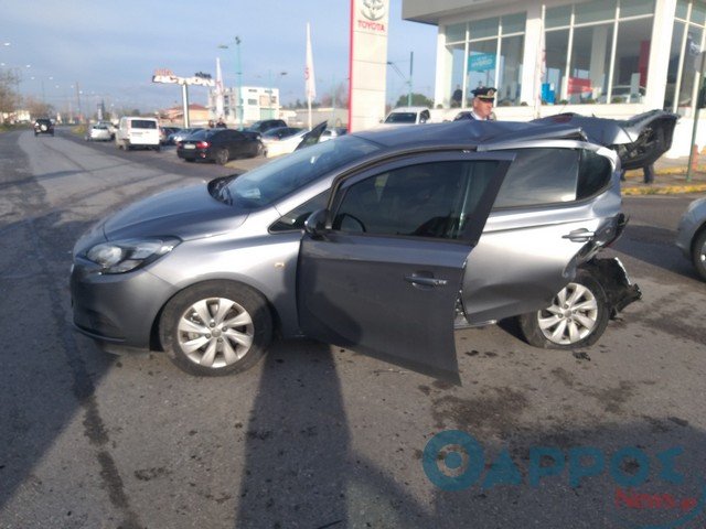 Σφοδρή σύγκρουση αυτοκινήτων στην Καλαμάτα -Τραυματίστηκαν παιδιά [εικόνες] | iefimerida.gr 1