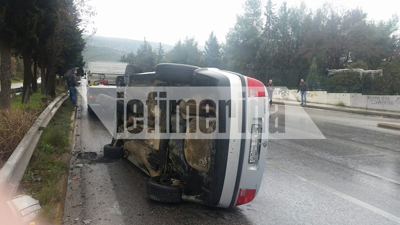 Τούμπαρε αμάξι στην Κατεχάκη -Λόγω ολισθηρότητας [εικόνες] | iefimerida.gr 3