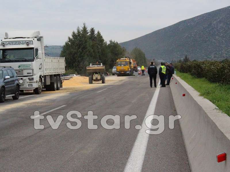 Κλειστή η εθνική Αθηνών-Λαμίας για 7 ώρες -Ανατράπηκε νταλίκα [εικόνες & βίντεο] | iefimerida.gr 0